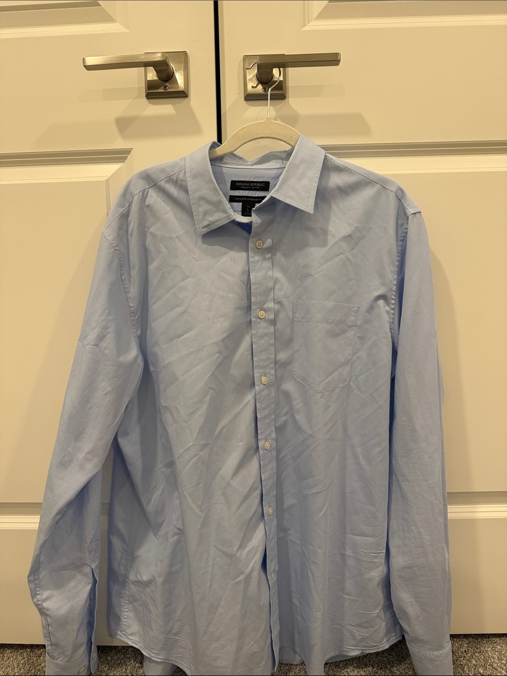 Banana Republic Men's Pale Blue Button-Up Dress Shirt